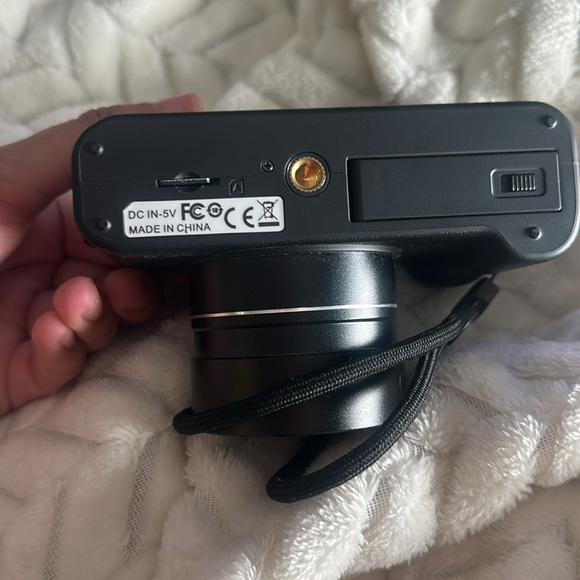 4k Digital Camera - Picture 4 of 4